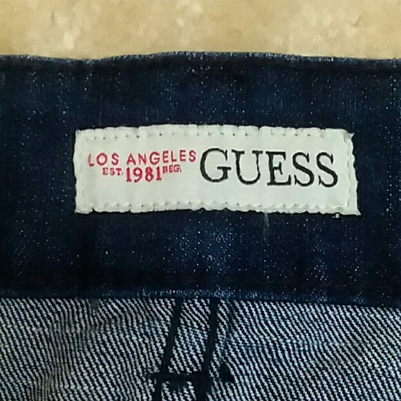GUESS DARK WASH CURVY DENIM JEAN SHORTS NO 2 ALIKE - Picture 6 of 8